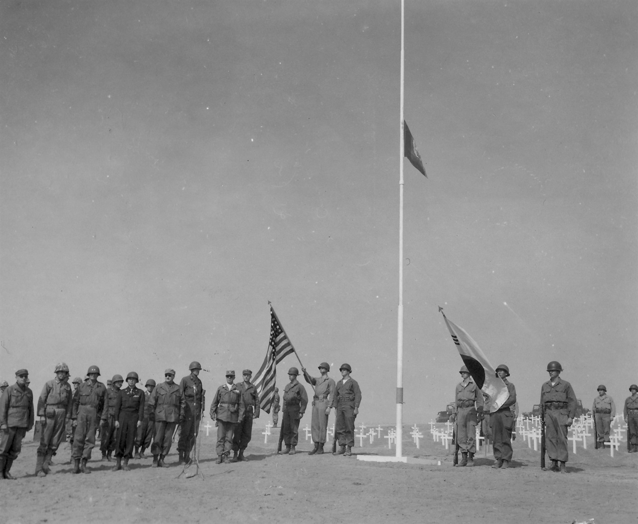 유엔군묘지에도 추도식을 거행하고 있다(1950. 10. 8.).