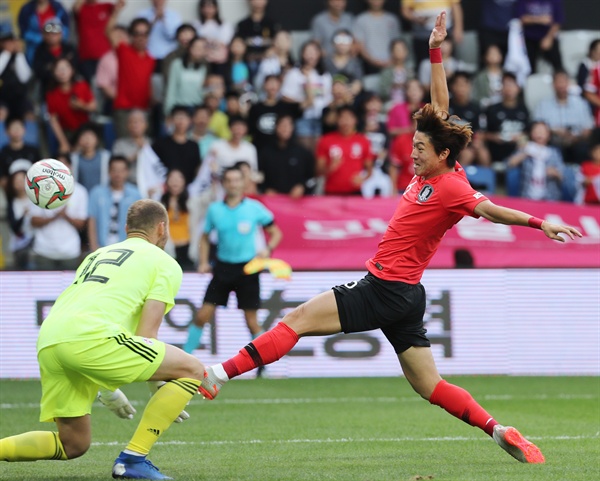  5일 오후(한국시간) 터키 이스탄불 파티흐 테림 스타디움에서 열린 한국과 조지아의 평가전. 황의조가 동점골을 성공시키고 있다.