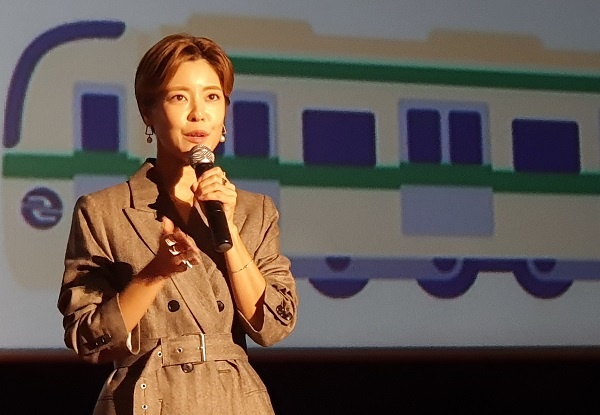 배우 이윤지 배우 이윤지씨가 제10회 국제지하철영화제 시상식에서 인사말을 하고 있다.