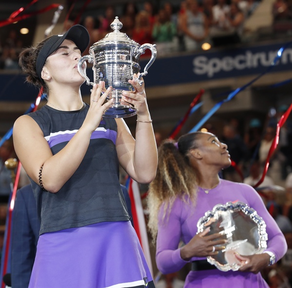  2019 US 오픈 테니스대회 여자단식 결승에서 비앙카가 우승 후 세러머니를 하고 있다.