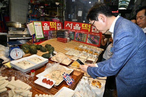 김경수 경남지사가 9일 창원 가음정시장을 찾았다.