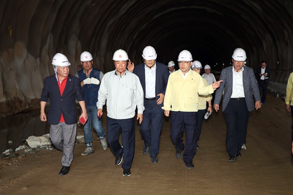 9일 터널구간이 관통된 제2안민터널 공사현장.
