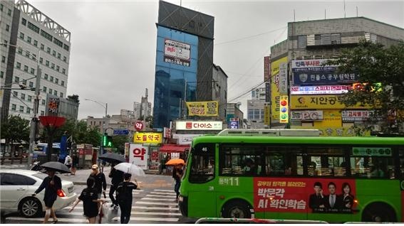 추석 명절을 며칠 앞둔 9월 7일 노량진 학원가의 모습. 이날 노량진에서 만난 학원 관계자와 수험생들 모두 "연휴 때 노량진에 남아 공부하는 학생들이 많다"고 이야기했다. 