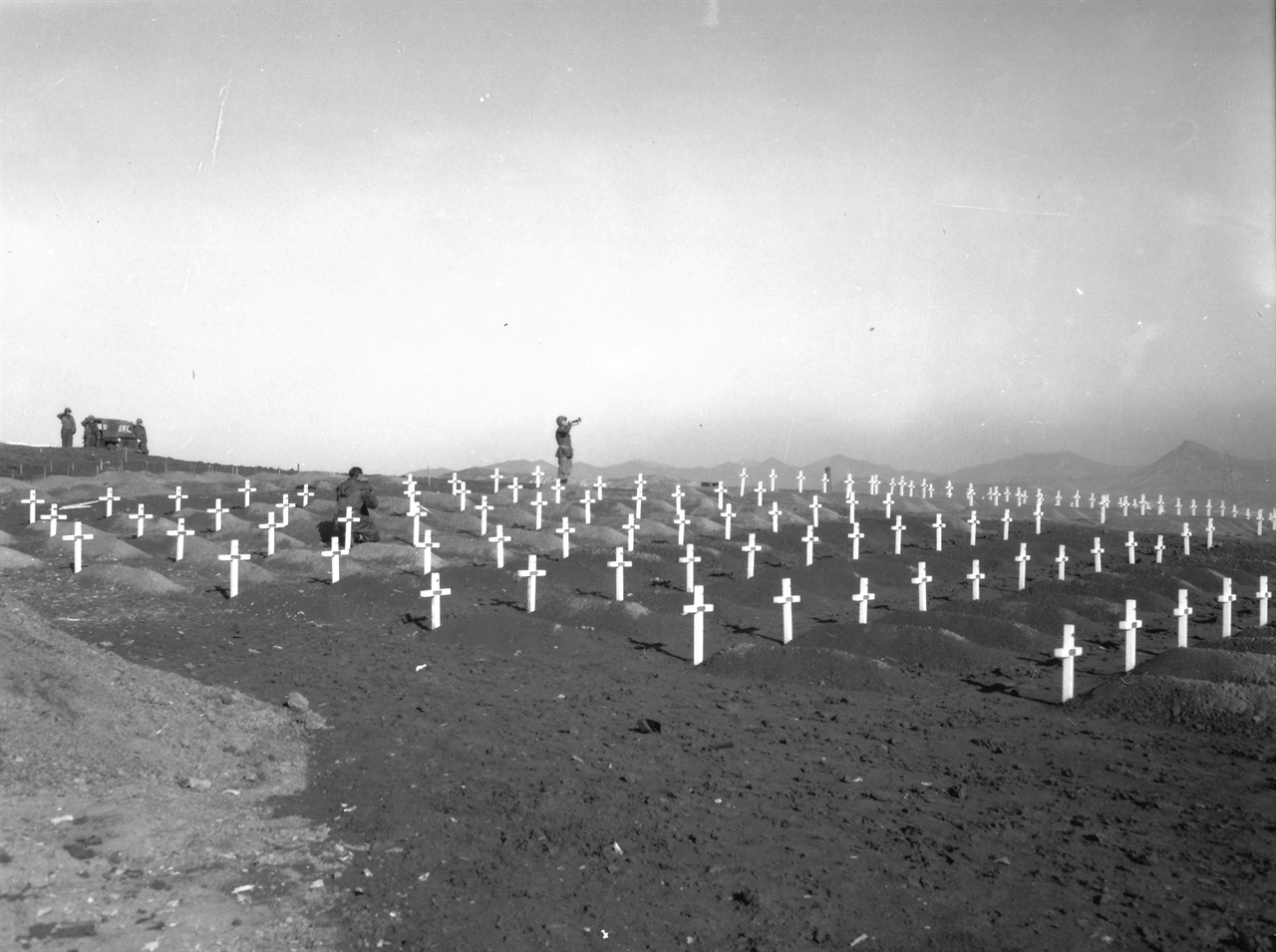  함흥, 임시로 마련한 미 해병대 전사자 묘지(1950. 12. 13.).