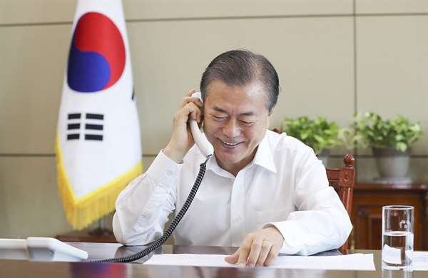 문재인 대통령이 11일 오전 MBC 라디오 프로그램인 '양희은.서경석의 여성시대'에 깜짝 출연했다. 
