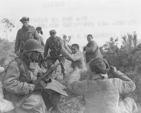 안양, 유엔군에게 사로잡힌 중국군 포로들(1951. 2. 5.). 