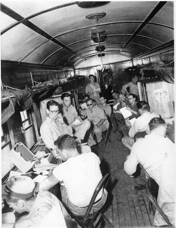 문산, 유엔군 측 기자단이 임시로 마련한 열차 안 프레스룸(1951. 8. 12.).