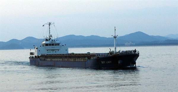 오늘도 일본 쓰레기를 실은 배는 한국으로 들어오고 있다.