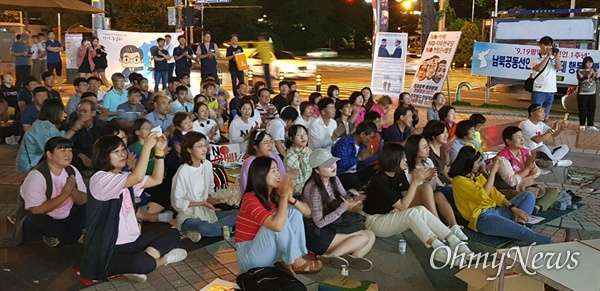 아베규탄경남행동은 9월 19일 저녁 창원 한서병원 앞 광장에서 "아베 규탄 노래 가사 바꿔 부르기 대회"를 열었다.
