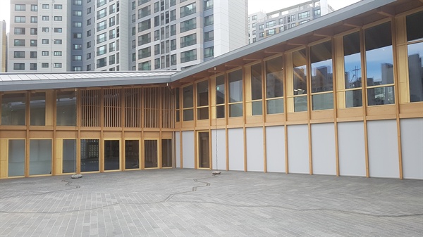 '오픈하우스 서울 2019' 행사의 일환으로 시민에게 공개되는 주한 스위스대사관의 전경