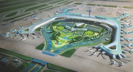 인천공항공사가 2023년을 목표로 추진하고 있는 인천공항 4단계 건설사업은 제2여객터미널 추가확장과 제4활주로 신설 등을 골자로 하며, 약 4조2000억원의 사업비가 투입되는 대규모 인프라 사업이다.