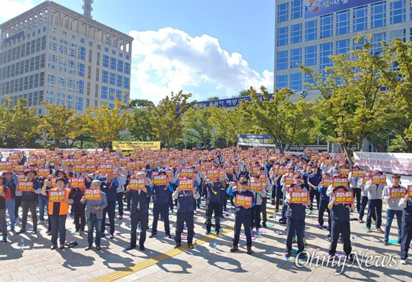  전국금속노동조합 경남지부 현대비앤지스틸지회는 24일 오후 부산시청 광장에서 “부산시 중국 청산강철 스테인레스강(STS) 냉연공장 신설저지 결의대회”를 열었다.