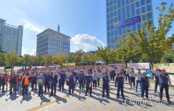 전국금속노동조합 경남지부 현대비앤지스틸지회는 24일 오후 부산시청 광장에서 “부산시 중국 청산강철 스테인레스강(STS) 냉연공장 신설저지 결의대회”를 열었다.