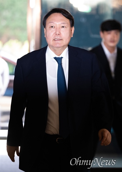 윤석열 검찰총장이 9월 25일 오전 인천 파라다이스 호텔에서 열린 마약류퇴치국제협력회의에 참석하고 있다.