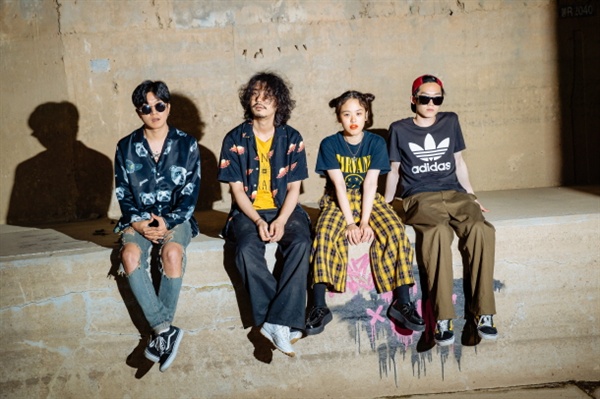  10월 12일 부평문화재단 '뮤직게더링 2019'에서 공연을 펼치는 밴드 아도이. 감각적인 음악으로 대중의 사랑을 받고 있는 팀이다.
