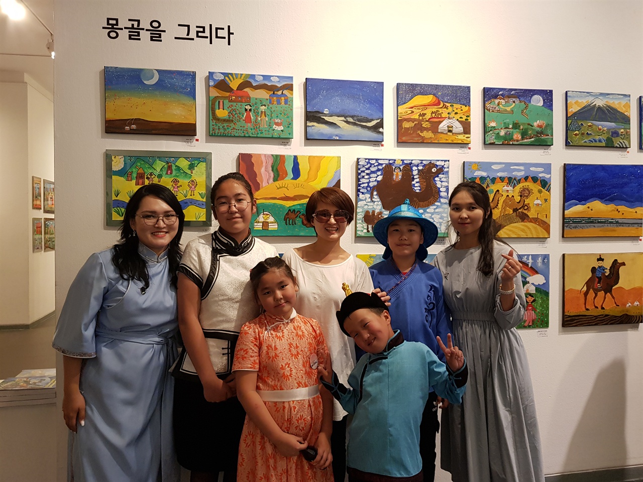몽골의 NGO단체 '미래의 몽골'에서 활동하는 자야와 아이들  