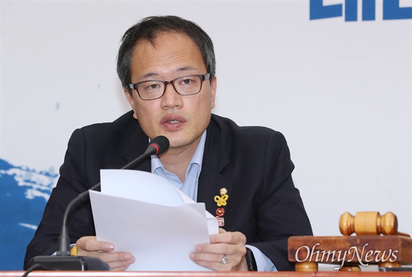 더불어민주당 박주민 최고위원이 30일 오전 국회에서 열린 최고위원회의에서 모두발언을 하고 있다. 