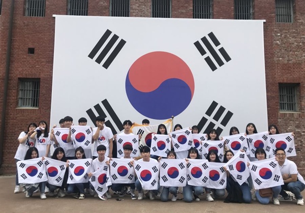 송악고등학교 학생들이 3.1운동 및 임시정부수립 100주년을 기념해 프로젝트를 진행했다.