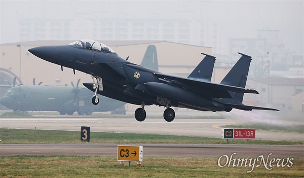 한국 공군의 F-15K 전투기