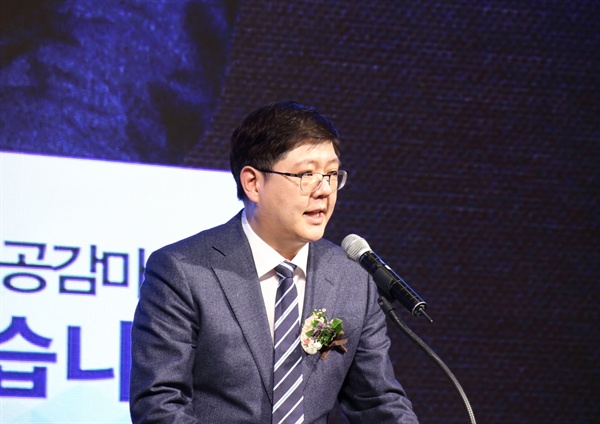 민화협 김홍걸 상임의장이 취임사를 말하고 있다. 