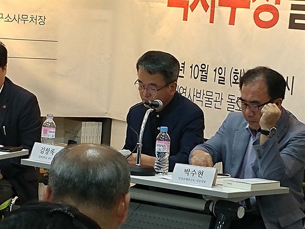 세 번째 발표자로 나선 김창록 교수(왼쪽).