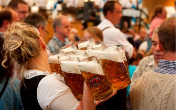 독일 맥주 축제에서 볼수 있는 1리터 맥주