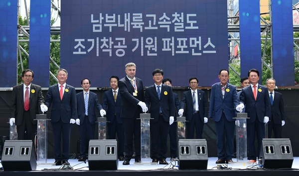 5일 거제에서 열린 '거제시민의 날' 기념식.