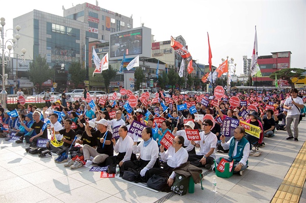 지난 5일 15시부터 김천역 평화광장에서 사드 철회 기지공사 중단 제10차 범국민 평화 행동이 열렸다.
