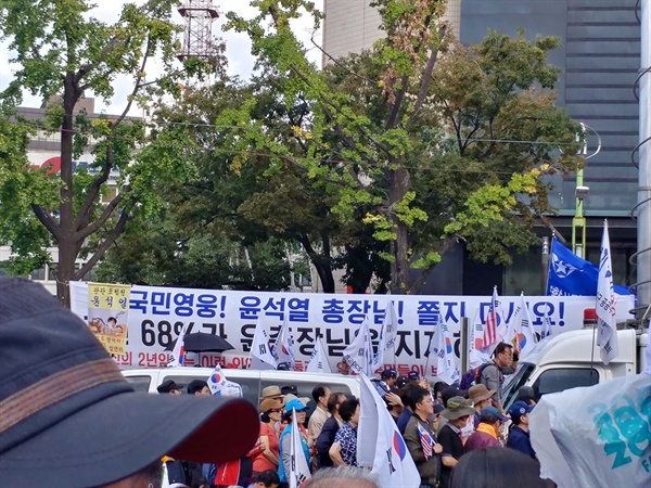 윤석열 검찰총장을 응원하는 플래카드.