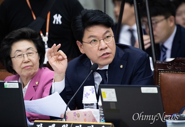 자유한국당 장제원 의원이 7일 오후 서울 서초구 고등검찰에서 열린 검찰국정감사에서 발언을 하고 있다. 
