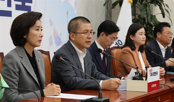 자유한국당 황교안 대표가 10일 오전 국회에서 열린 최고위원회의에서 발언하고 있다. 