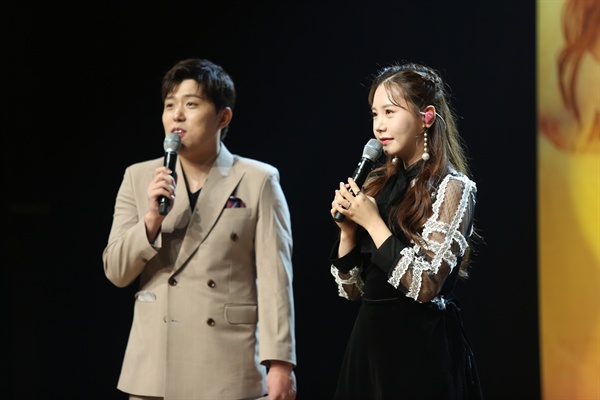  가수 송하예가 신곡 '새 사랑'으로 컴백했다.