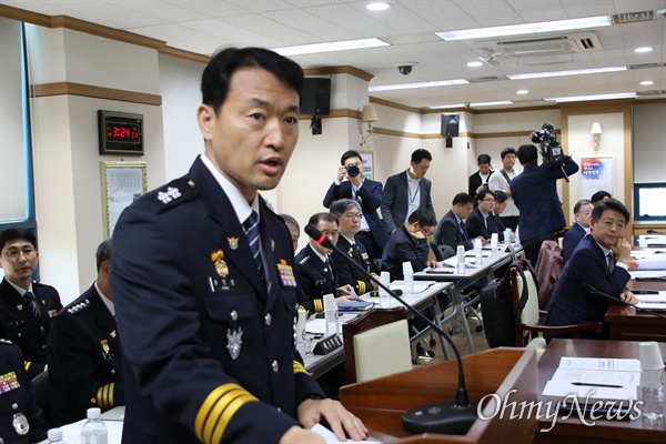  10일 오후 대구시경에서 열린 국회 행정안전위원회 국감에서 송민헌 대구청장이 개구리소년 실종사건 수사상황에 대해 브리핑을 하고 있다.