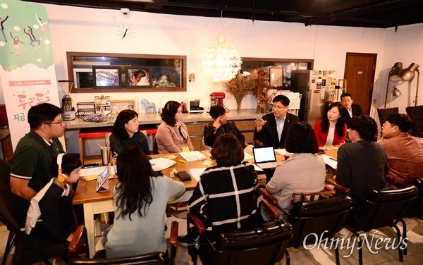 도성훈 인천시교육감은 10일 오후 시교육청 인근 카페에서 교사들과 만나 현장의 목소리를 듣는 '두근두근, 우리 지금 만나요' 행사를 진행했다.