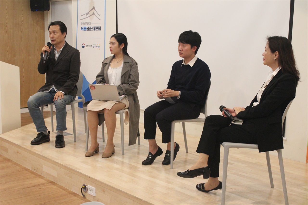 안치용 한국사회책임네트워크 집행위원장의 사회로 패널들과 문은숙 국무총리실 시민사회비서관이 토론을 벌이고 있다.