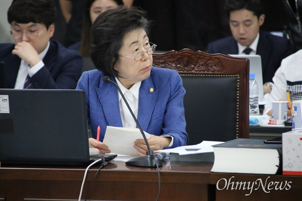  11일 오후 대구고검에서 열린 국회 법제사법위원회 국정감사에서 이은재 자유한국당 의원이 발언을 하고 있다.