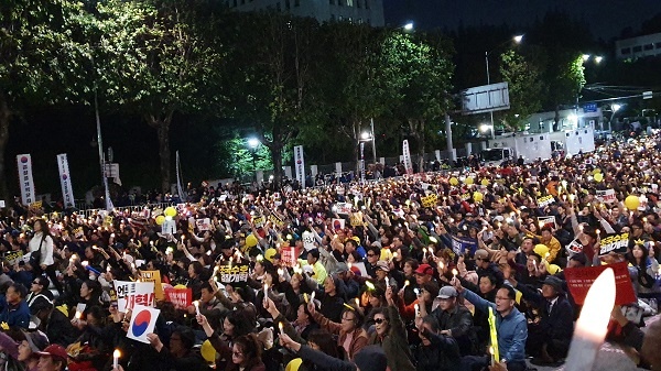  촛불시민들은  검찰개혁, 언론개혁 등을 외쳤다.