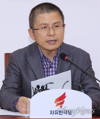 자유한국당 황교안 대표가 지난 14일 오전 국회에서 열린 최고위원회의에서 모두발언을 하고 있다.