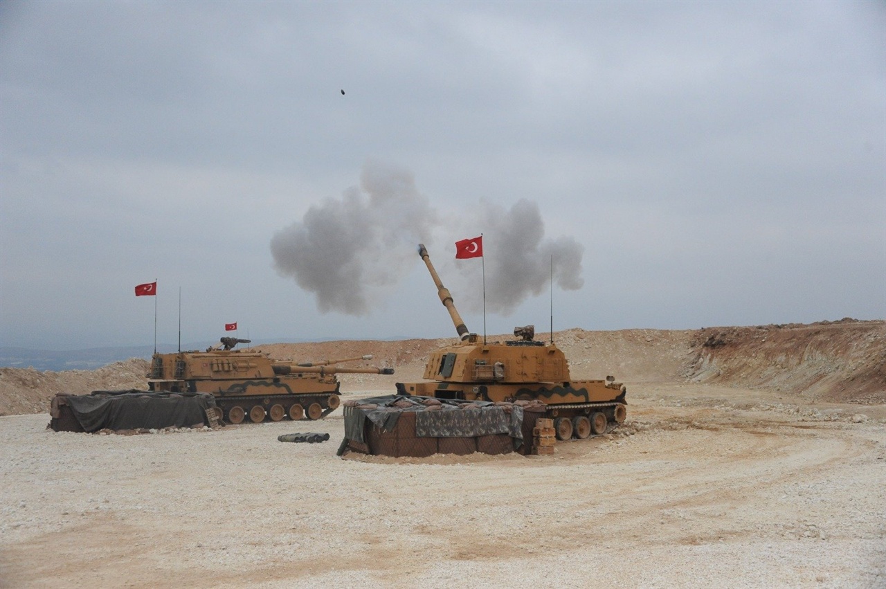 터키의 '평화의 샘' 군사작전에 동원된 T-155 전차. 한국의 K9 자주포 기술이 수출되어 만들어졌다.