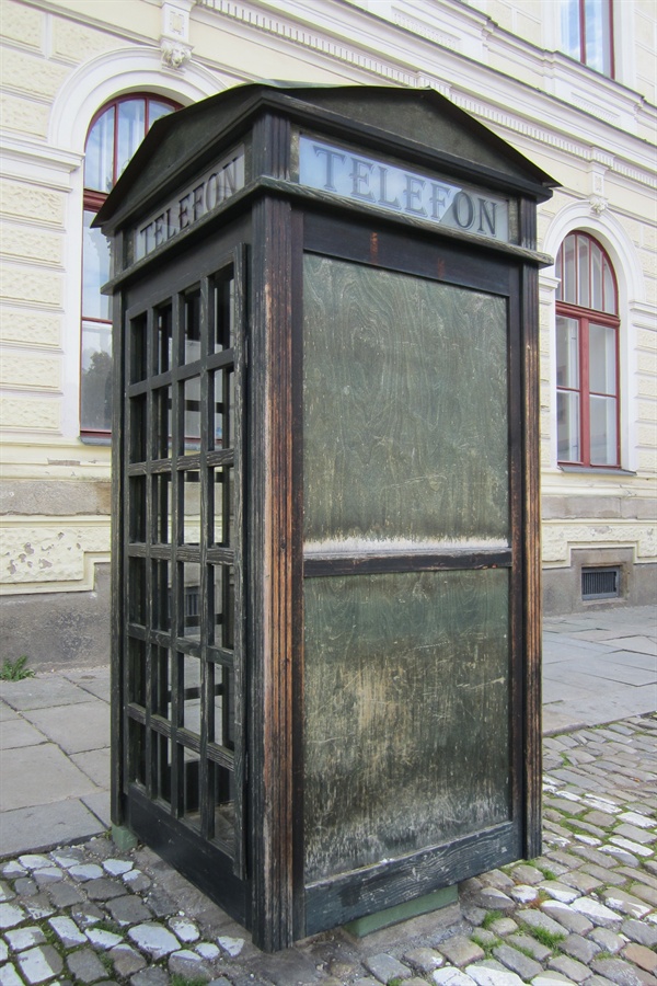 스보르노스티 광장에 있는 공중전화