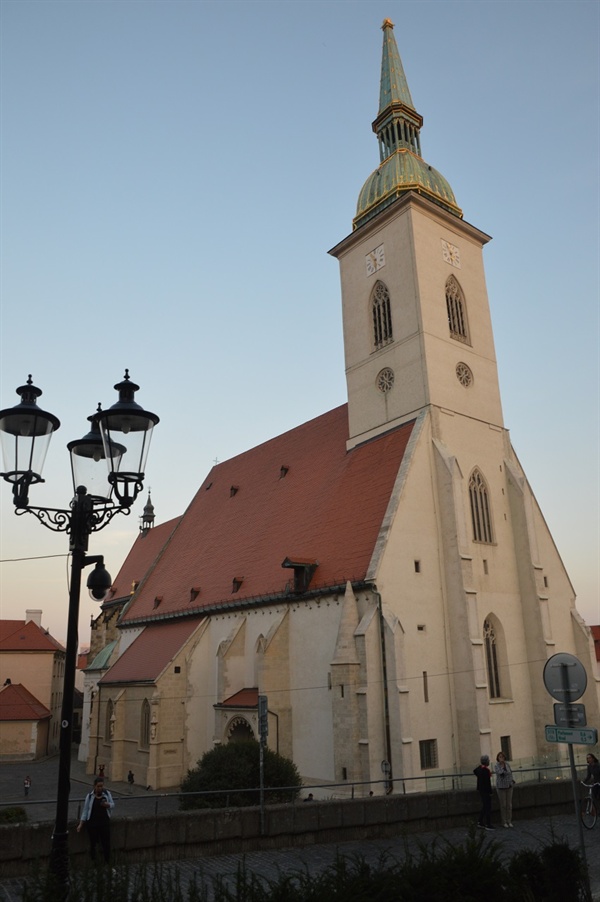 독실한 카톨릭 신자가 많은 슬로바키아에서 가장 유서 깊은 성당이다.