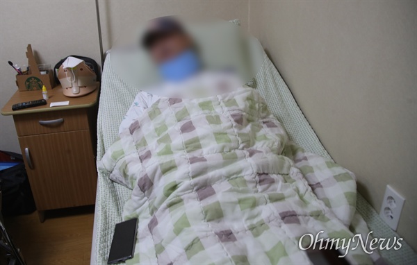 조국 전 법무부장관의 동생 조권씨가 16일 부산 B병원 병실에서 <오마이뉴스>와 만나 자신의 구속영장 기각을 둘러싼 건강상태에 대해 입장을 밝혔다.