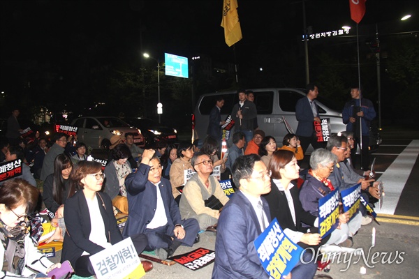 검찰개혁언론개혁 경남시민연대는 10월 17일 저녁 창원지방검찰청 앞에서 “검찰개혁, 언론개력, 적폐청산 경남대회”를 열었다.
