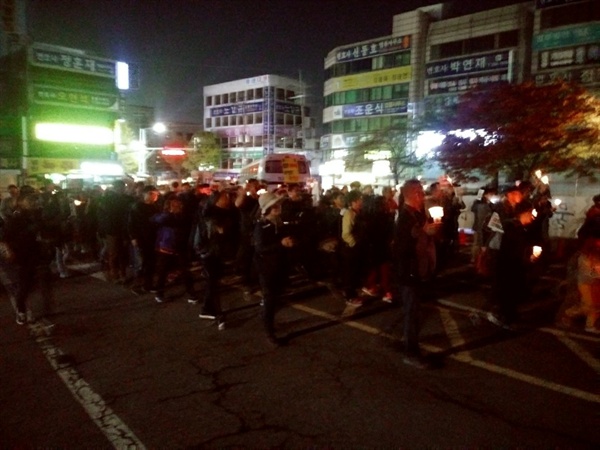 광주시민들이 검찰청 앞까지 행진하고 있다. 