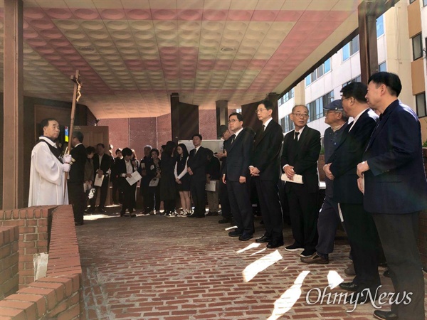 김영식 신부의 장례미사가 21일 오전 천주교 마산교구 양덕동성당에서 열렸다.