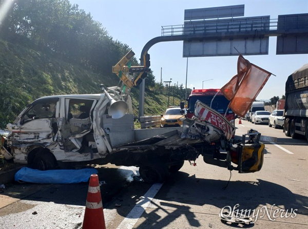 21일 오전 중부내륙고속도로 경기 양평방향 136.6km 부근에서 풀베기 작업을 하던 노동자 3명이 21톤 트럭이 덮치는 바람에 참사를 당했다.