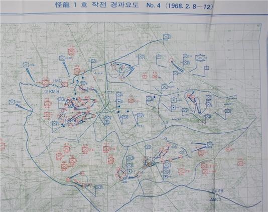 청룡부대 괴룡 1호 작전 지도. 지도에는 퐁니, 퐁넛, 퐁룩으로 한국군이 진입한 동선이 표시되어 있다.
