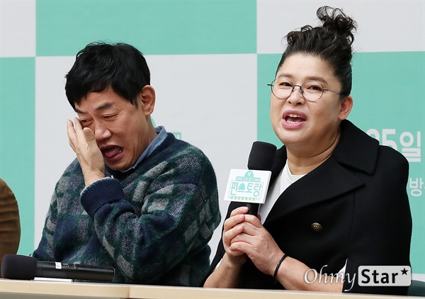 '신상출시 편스토랑' 이경규-이영자, 드디어 만났네! 방송인 이경규와 이영자가 25일 오전 서울 여의도 KBS에서 열린 KBS 2TV 새 예능 프로그램 <신상출시 편스토랑> 제작발표회에서 처음으로 함께 고정출연하게 된 소감을 말하고 있다. <신상출시 편스토랑>은 맛을 잘 아는 스타들이 공개한 필살의 메뉴 중 평가단의 평가를 통해 승리한 메뉴가 방송 다음 날 실제로 편의점에서 출시되는 편의점 신상 서바이벌 프로그램이다. 25일 금요일 오후 9시 45분