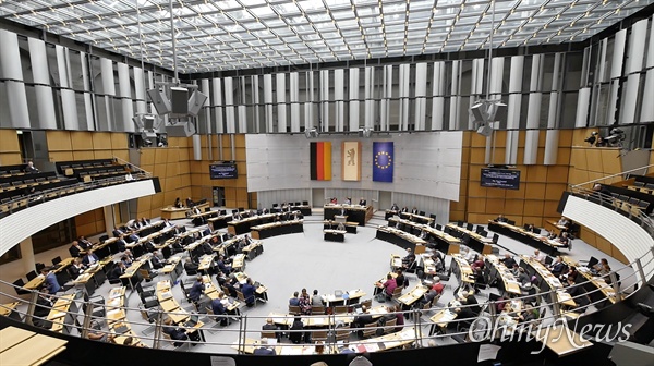 독일의 지방자치제는 뚜렷한 정책 방향을 가진 정당들의 합의로 운영되며, 지방의회는 의사결정을 하고 지방정부는 결정된 정책을 집행하는 명확한 역할분담이 이뤄져있다.
