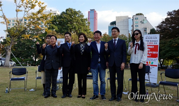 27일 오후 서울 여의도 국회 헌정기념관 앞마당에서 열린 자유한국당의 '문재인 정권 전반기 정책평가 토크콘서트' 모습. 나경원 자유한국당 원내대표와 주광덕?김세연 의원을 비롯해 신혜식 '신의 한수' 진행자와 김태우 전 수사관, 토순이 '토순이TV' 진행자, 이옥남 '세이렌코리아TV' 진행자가 참석했다.